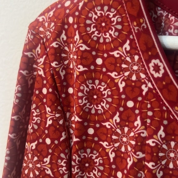 Max studio size L red dress floral print  pleated fit and flare 3/4 sleeves - Picture 4 of 10